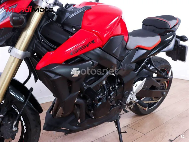 Suzuki GSR 750 – Vista 10