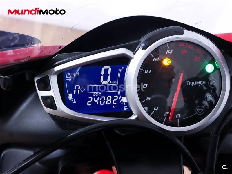 Triumph Daytona 675 – Vista 12