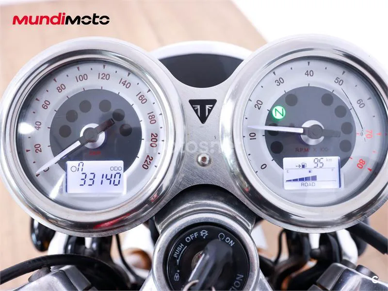 Triumph Thruxton – Vista 12