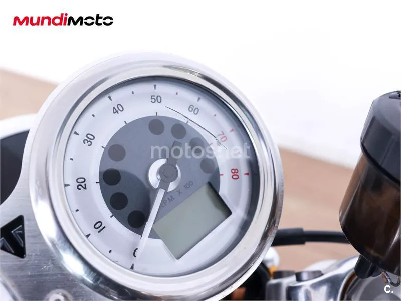 Triumph Thruxton – Vista 15