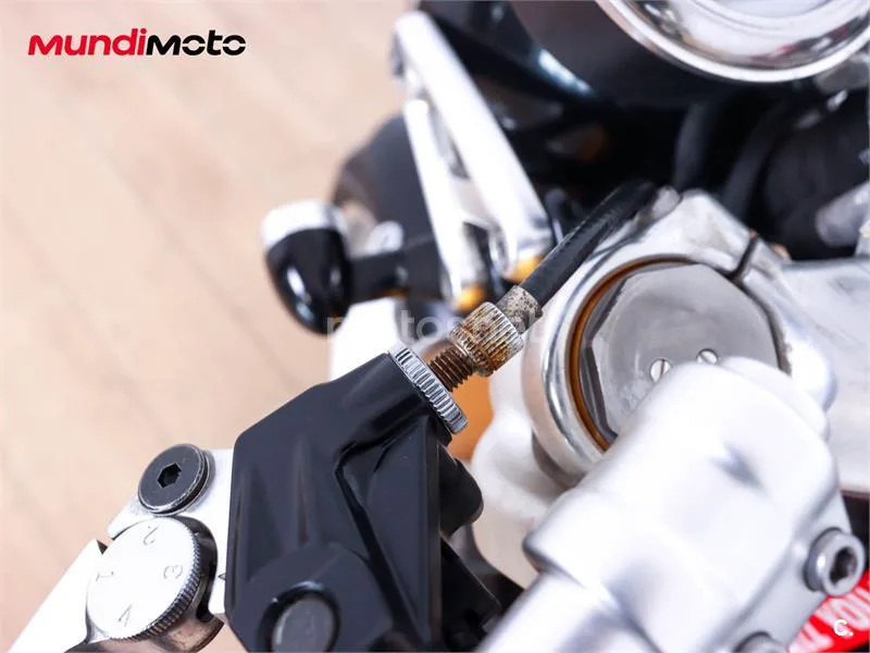 Triumph Thruxton – Vista 16