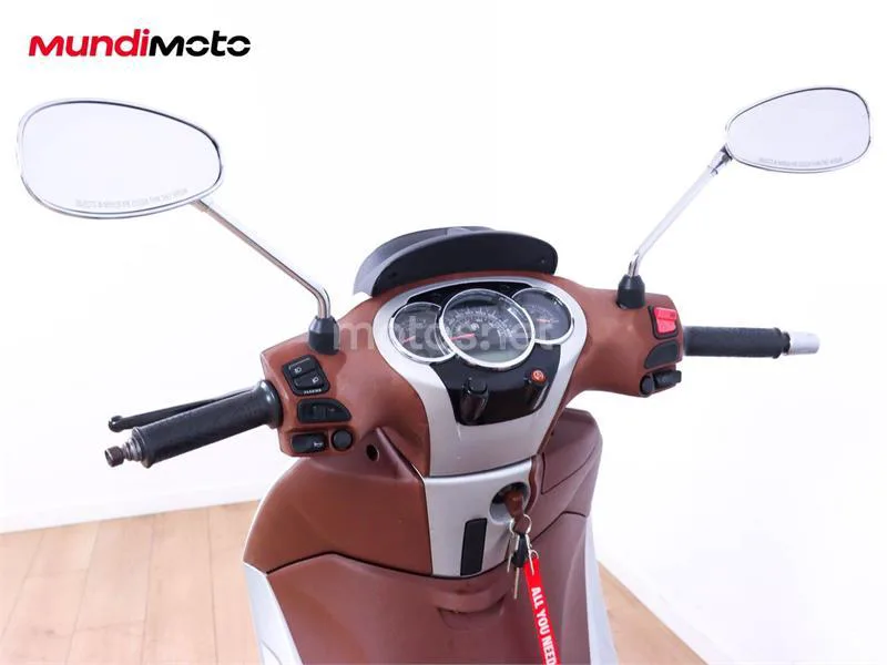 Piaggio Beverly 300 – Vista 11
