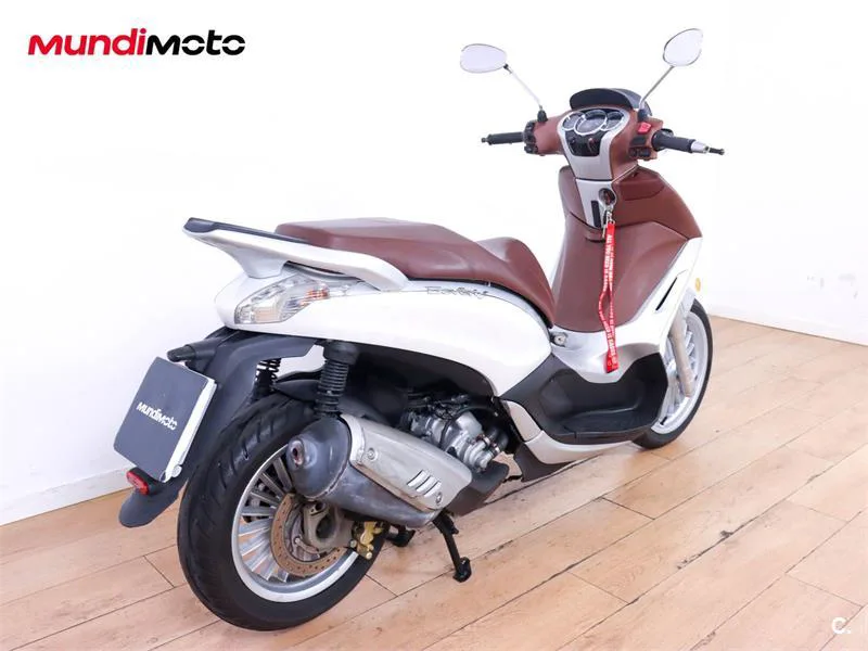 Piaggio Beverly 300 – Vista 3