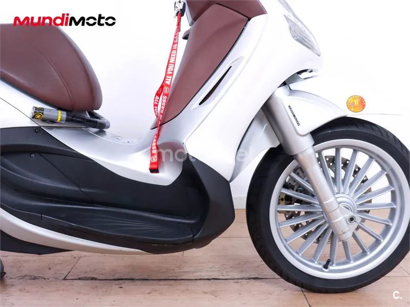 Piaggio Beverly 300 – Vista 24