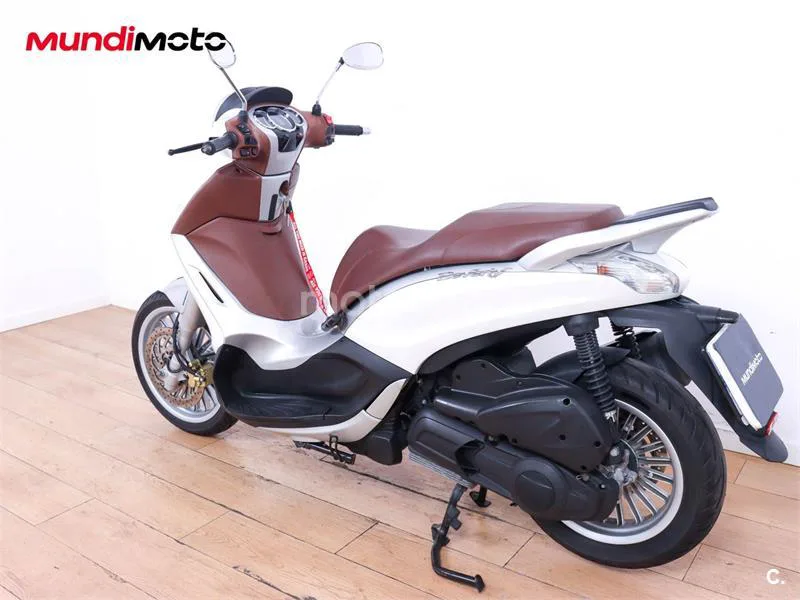 Piaggio Beverly 300 – Vista 8