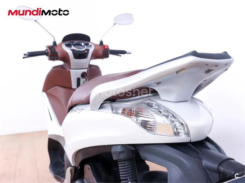 Piaggio Beverly 300 – Vista 9