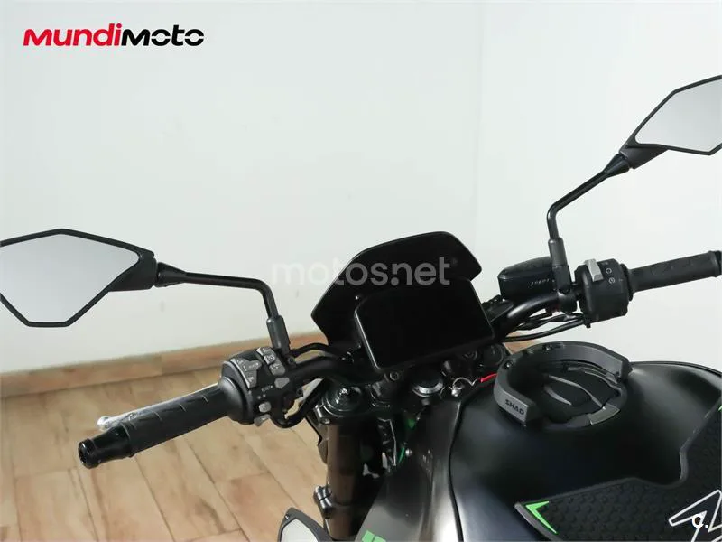 Kawasaki Z900 – Vista 11