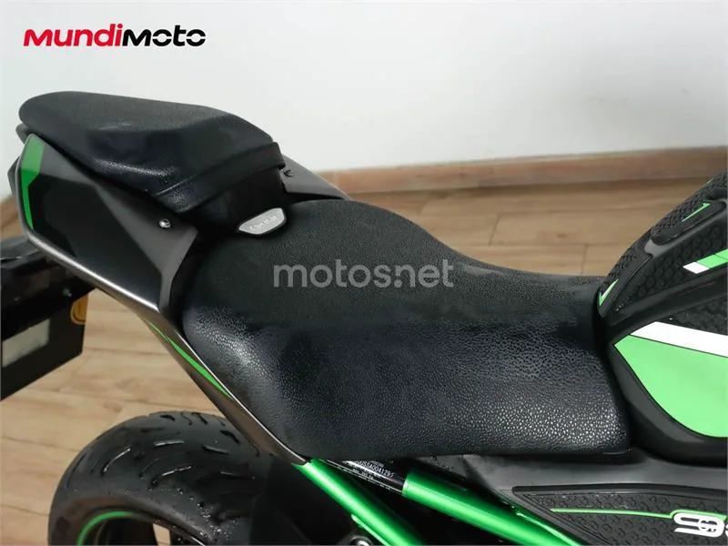 Kawasaki Z900 – Vista 16