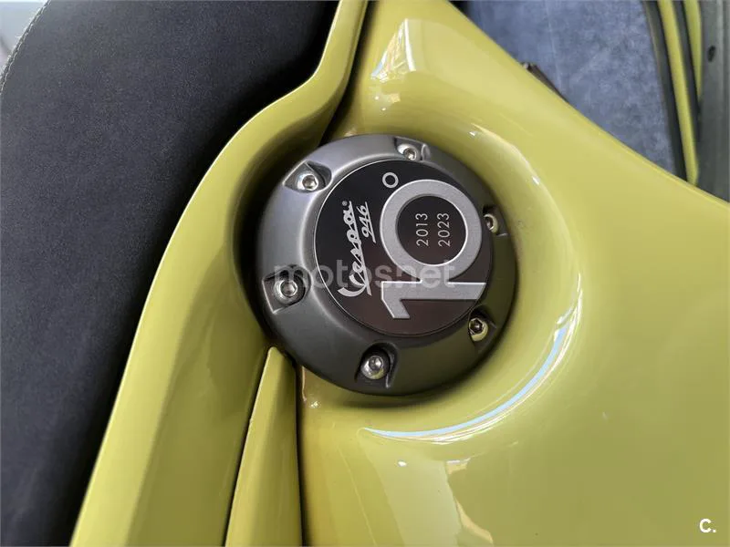Vespa 946 10th Aniversario - Vista 4