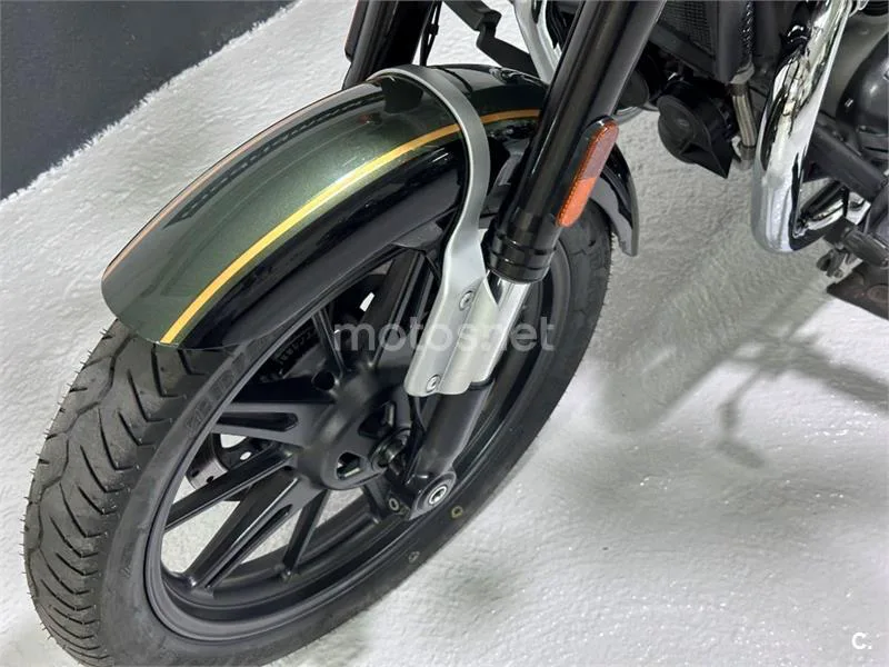 Royal Enfield Super Meteor 650 – Vista 19