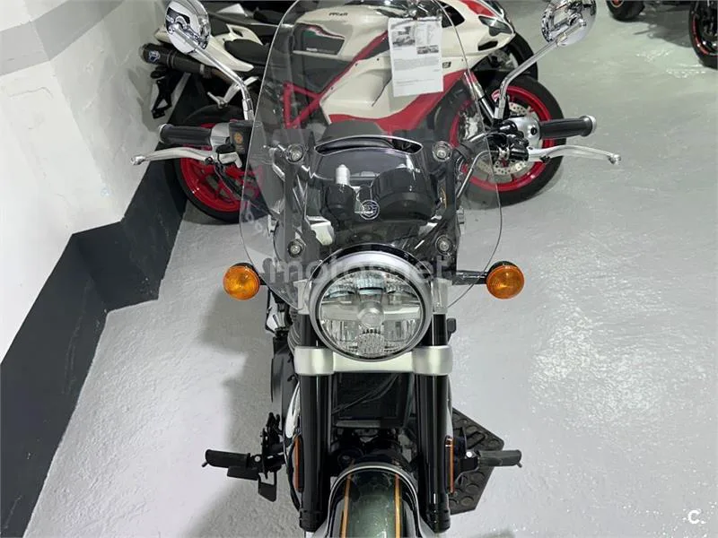 Royal Enfield Super Meteor 650 – Vista 32