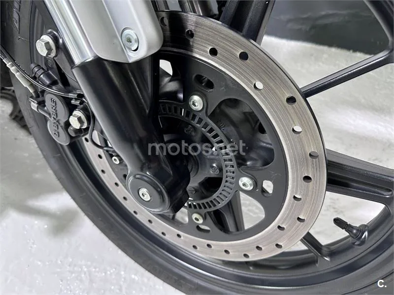 Royal Enfield Super Meteor 650 – Vista 35