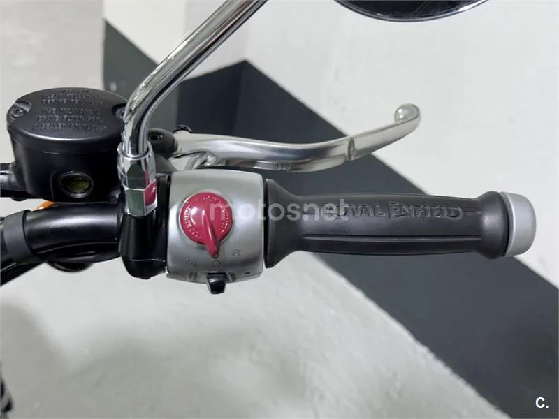Royal Enfield Super Meteor 650 – Vista 10