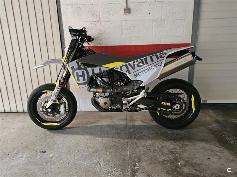Husqvarna 701 Supermoto – Vista 3