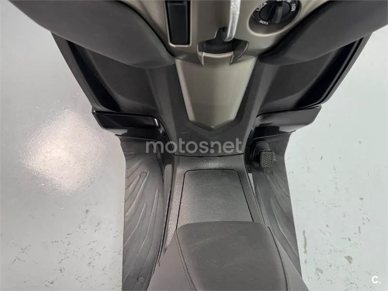 Piaggio MP3 – Vista 12