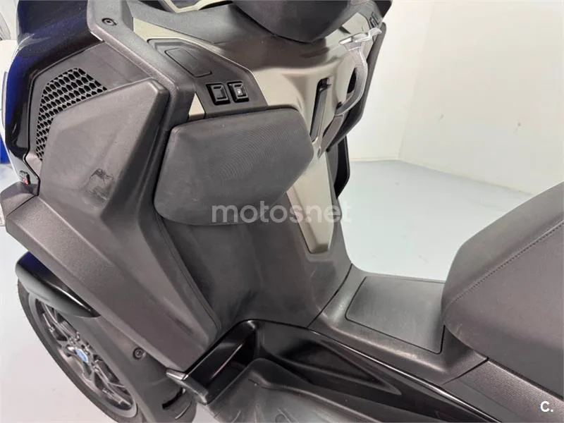 Piaggio MP3 – Vista 7