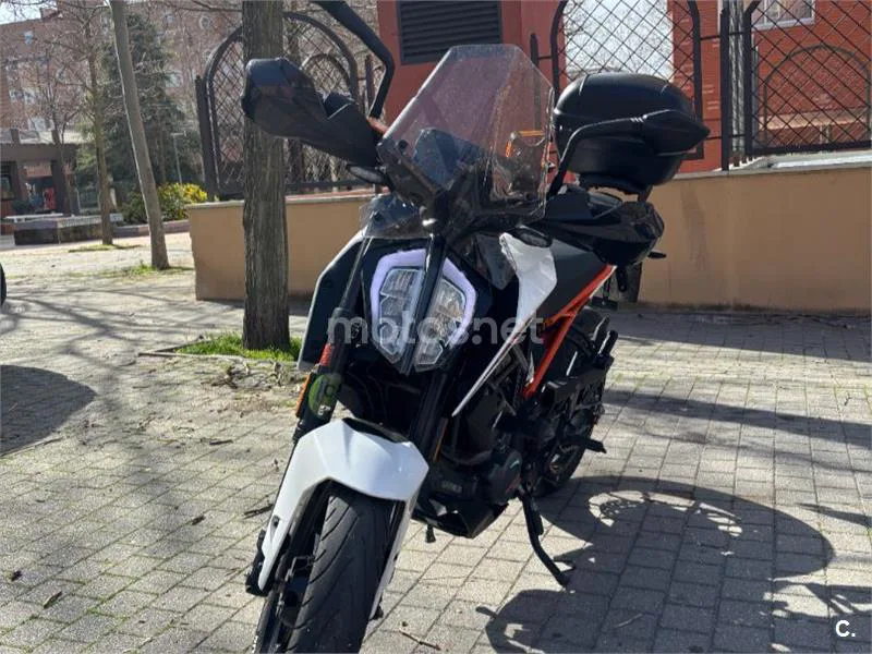 KTM 125 – Vista 6