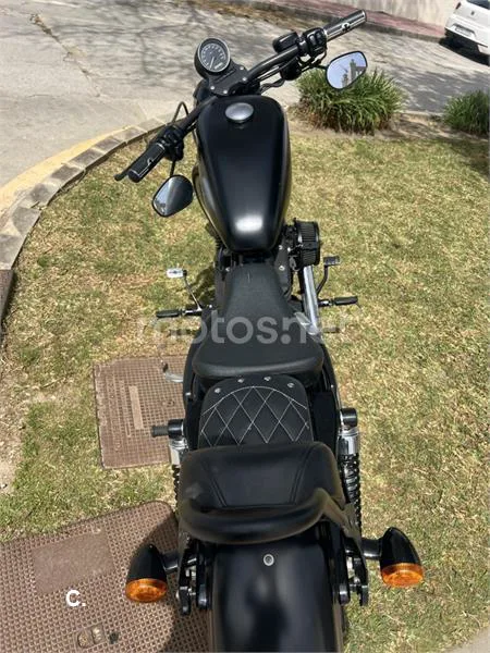 Harley-Davidson Sportster 883 Iron Dark Custom – Vista 4