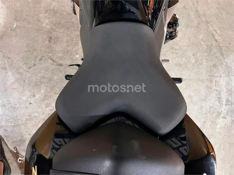 Kawasaki Z1000 – Vista 13