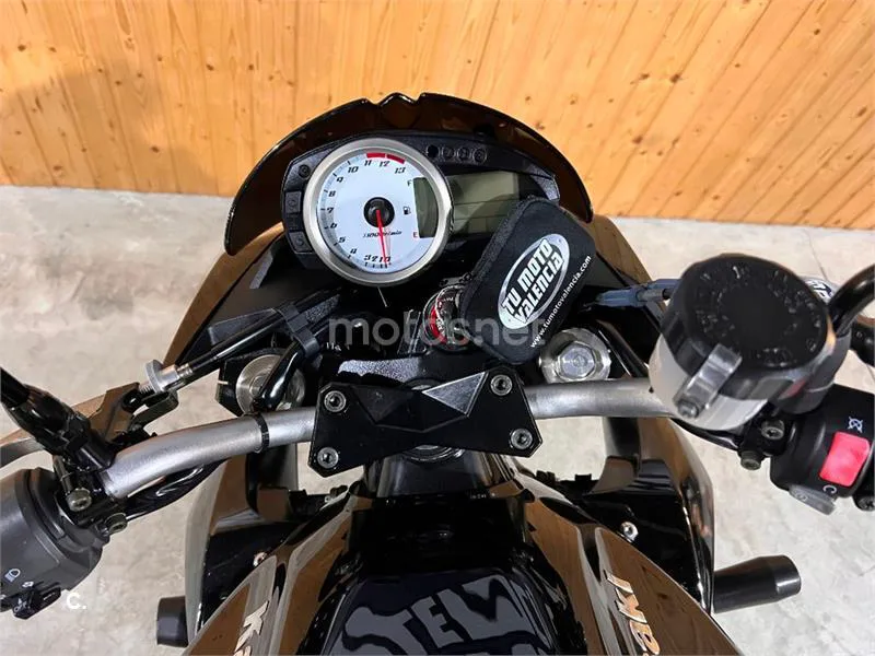 Kawasaki Z1000 – Vista 15