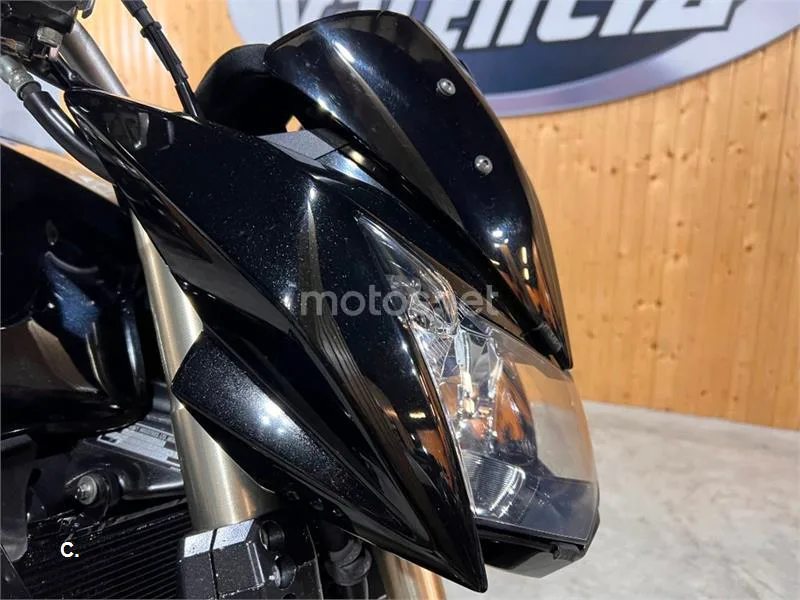 Kawasaki Z1000 – Vista 27