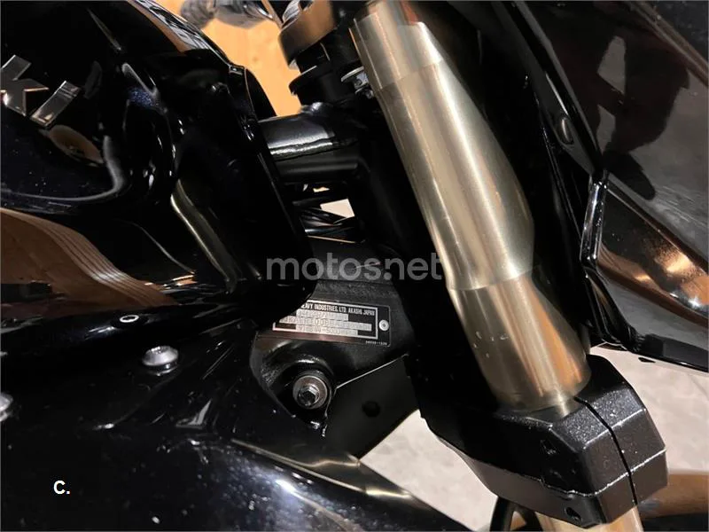 Kawasaki Z1000 – Vista 35