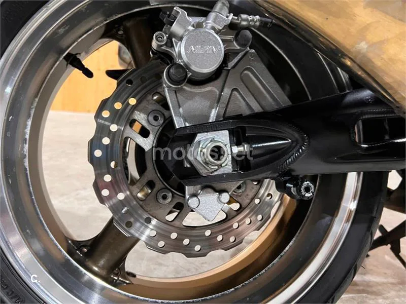 Kawasaki Z1000 – Vista 47