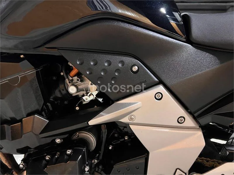 Kawasaki Z1000 – Vista 58