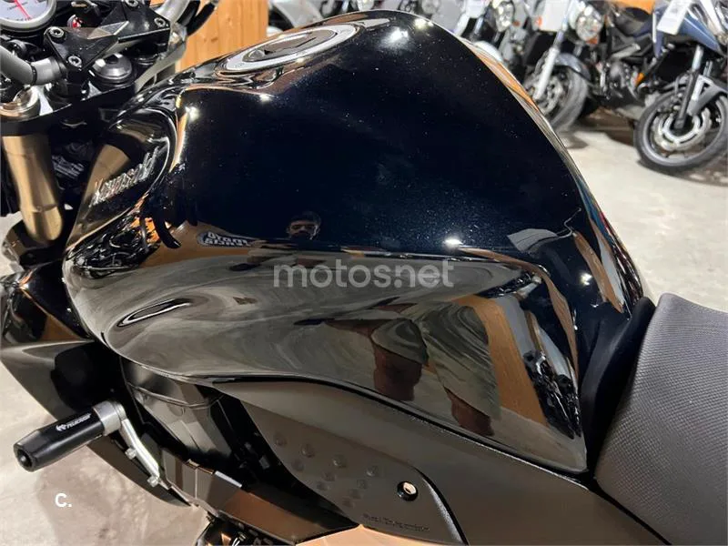 Kawasaki Z1000 – Vista 59