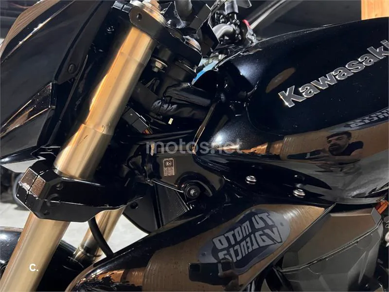 Kawasaki Z1000 – Vista 63