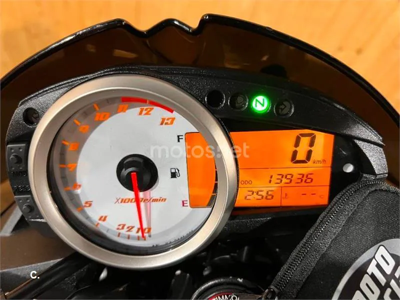 Kawasaki Z1000 – Vista 71