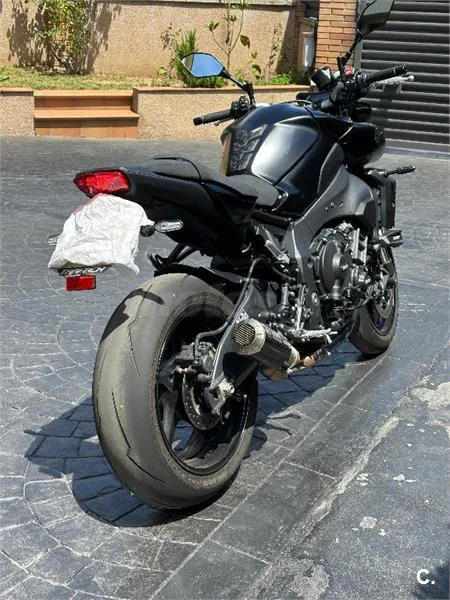 Yamaha MT-10 – Vista 12