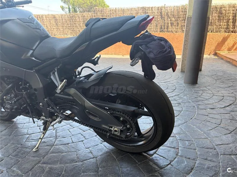 Yamaha MT-10 – Vista 7