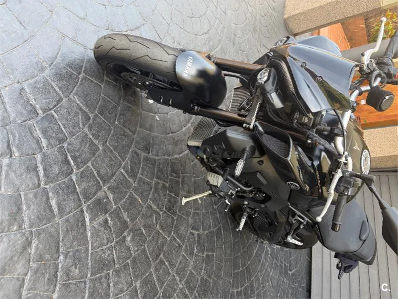 Yamaha MT-10 – Vista 8