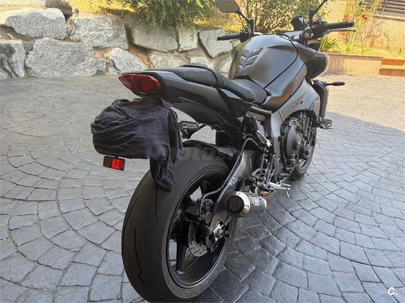 Yamaha MT-10 – Vista 9