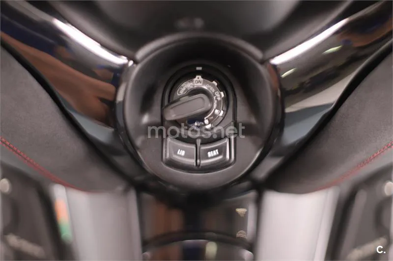 Yamaha XMAX 300 – Vista 8