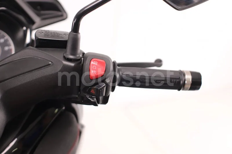 Yamaha XMAX 300 - Vista 10