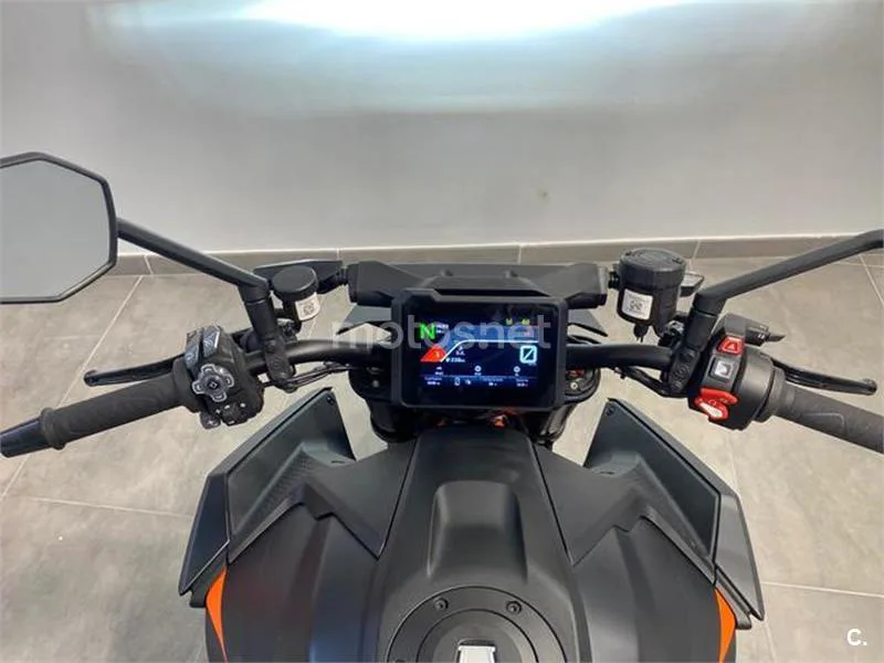 KTM 1390 Super Duke R – Vista 13