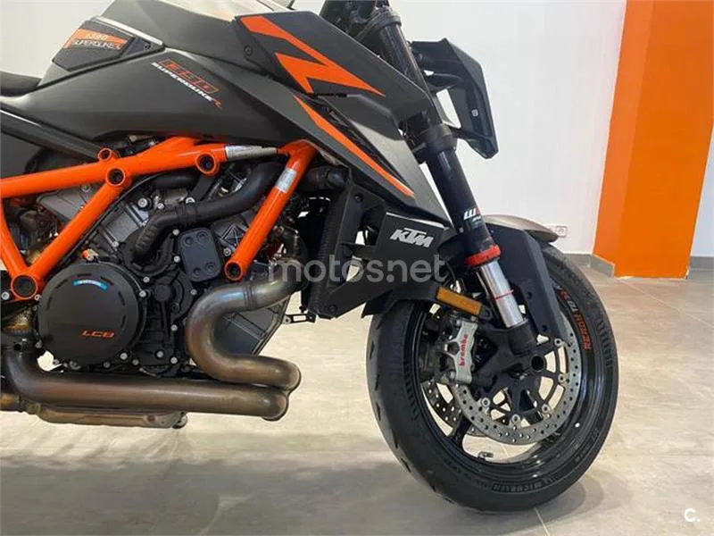 KTM 1390 Super Duke R – Vista 7
