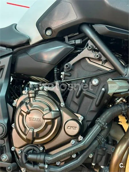 Yamaha MT-07 – Vista 12