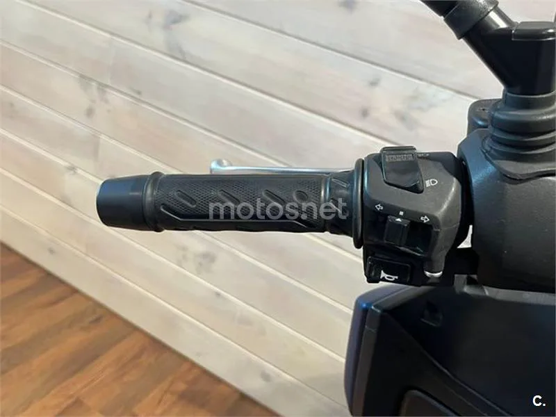 Kymco X-Town CT 300 – Vista 12