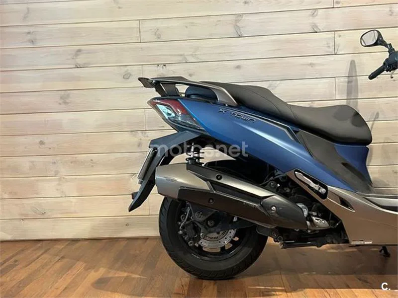Kymco X-Town CT 300 – Vista 7