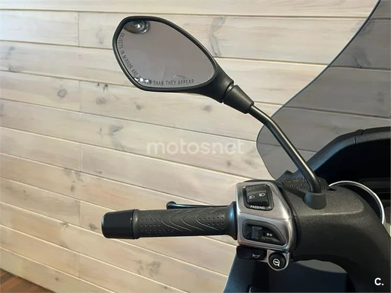 Piaggio MP3 – Vista 11