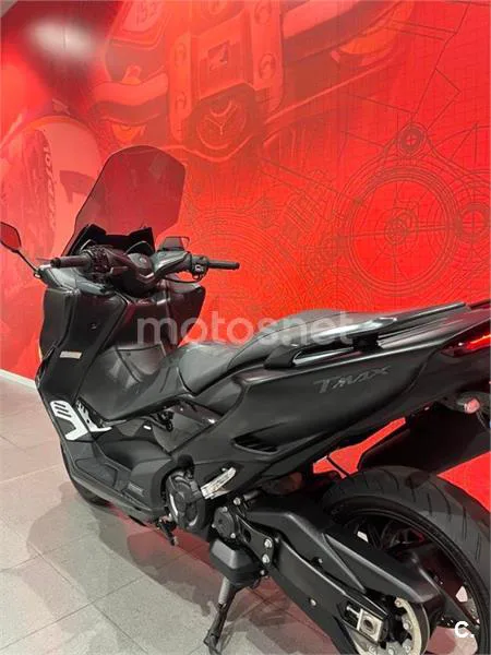 Yamaha TMAX 560 – Vista 3