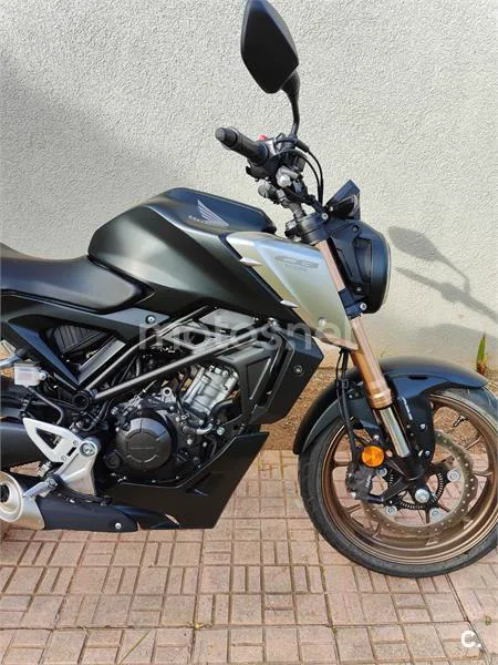 Honda CB 125 R – Vista 9