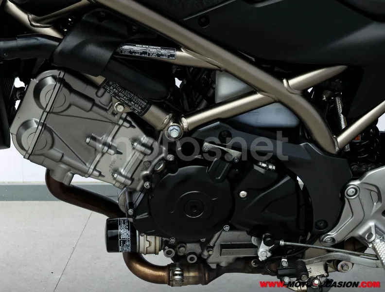 Suzuki SV 650 – Vista 10