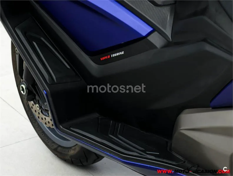 Kymco AK 550 – Vista 9
