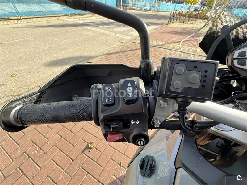 Triumph Tiger Explorer - Vista 10
