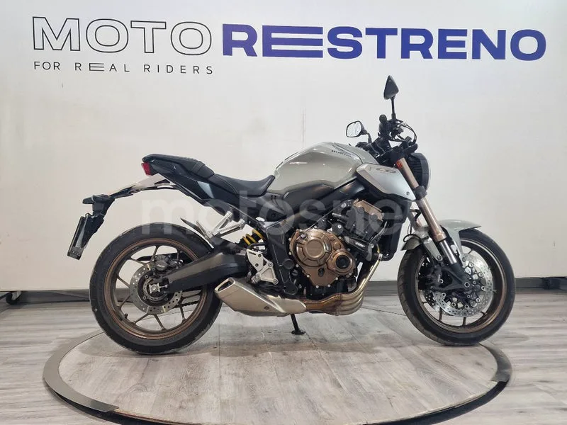 Honda CB 650 R – Vista 7