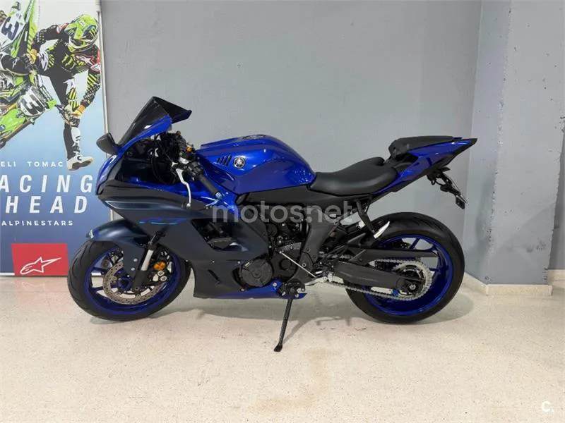 Yamaha R7 – Vista 9